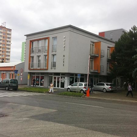Hotel Arli Senica Exterior foto
