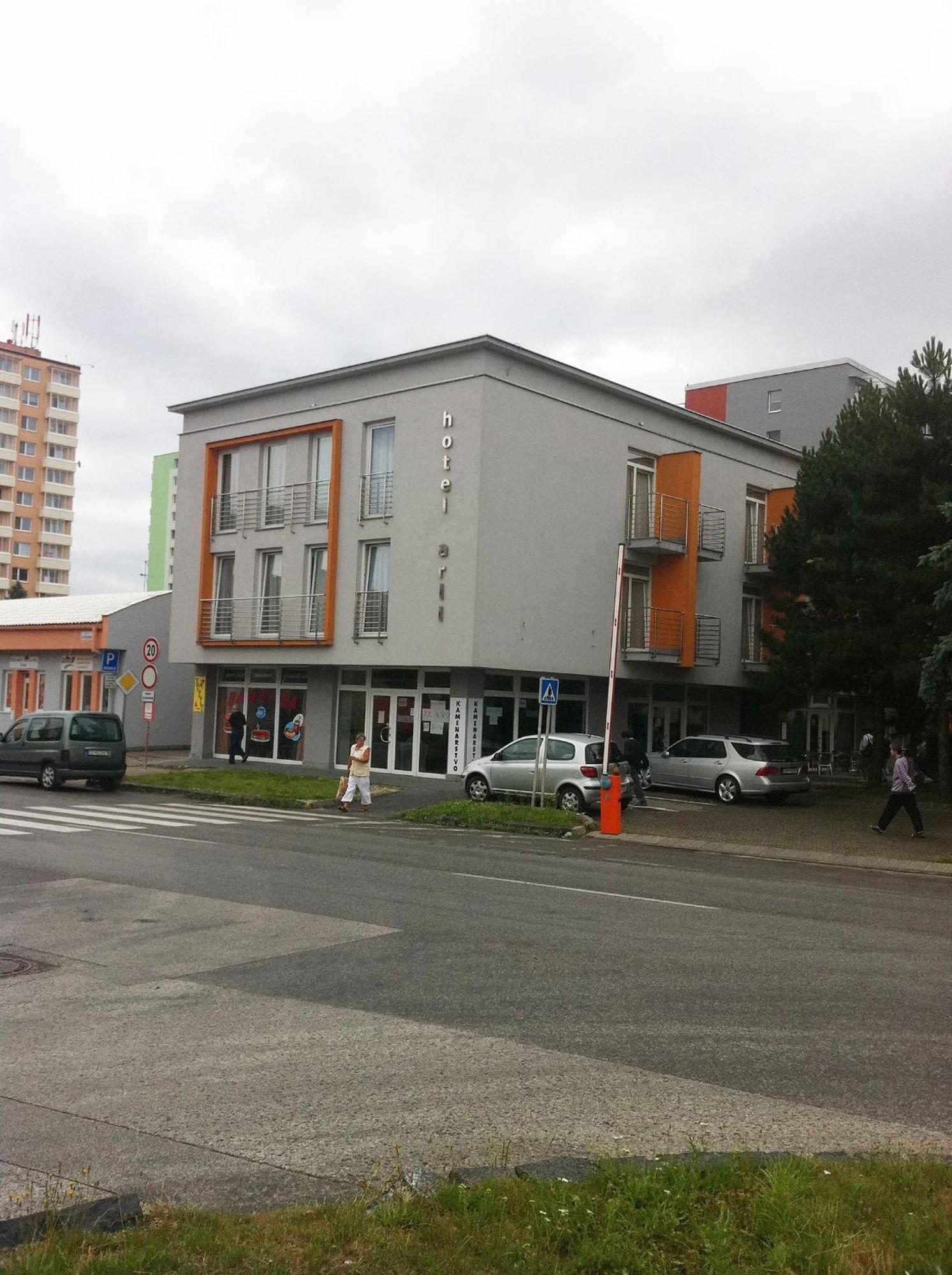 Hotel Arli Senica Exterior foto